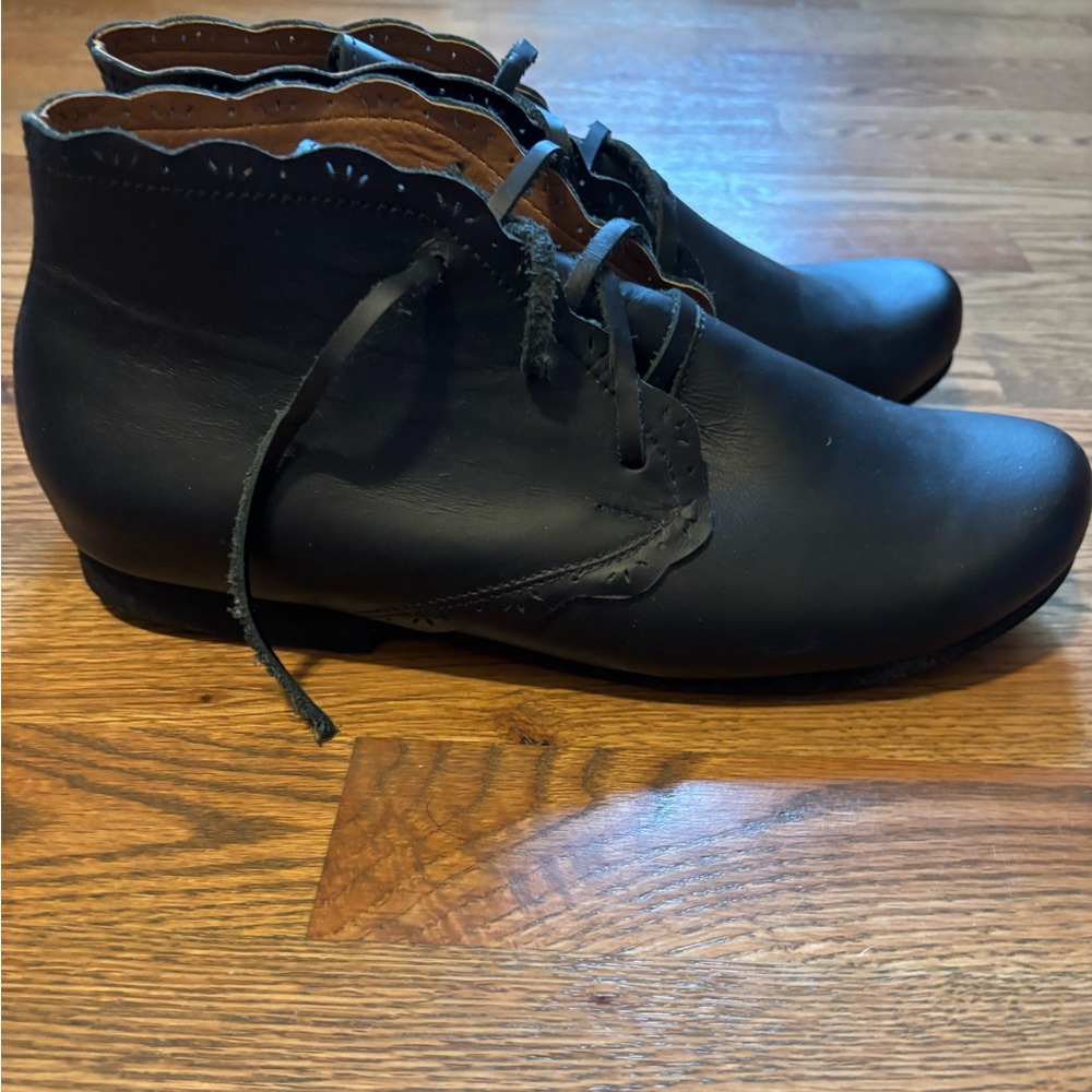 Adelisa and Co “Primavera” Black Leather Ankle Boots size 9 womens